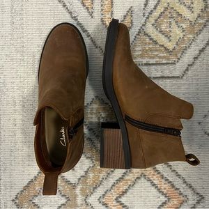 NEW, never worn Clarks Memi Zip leather bootie!